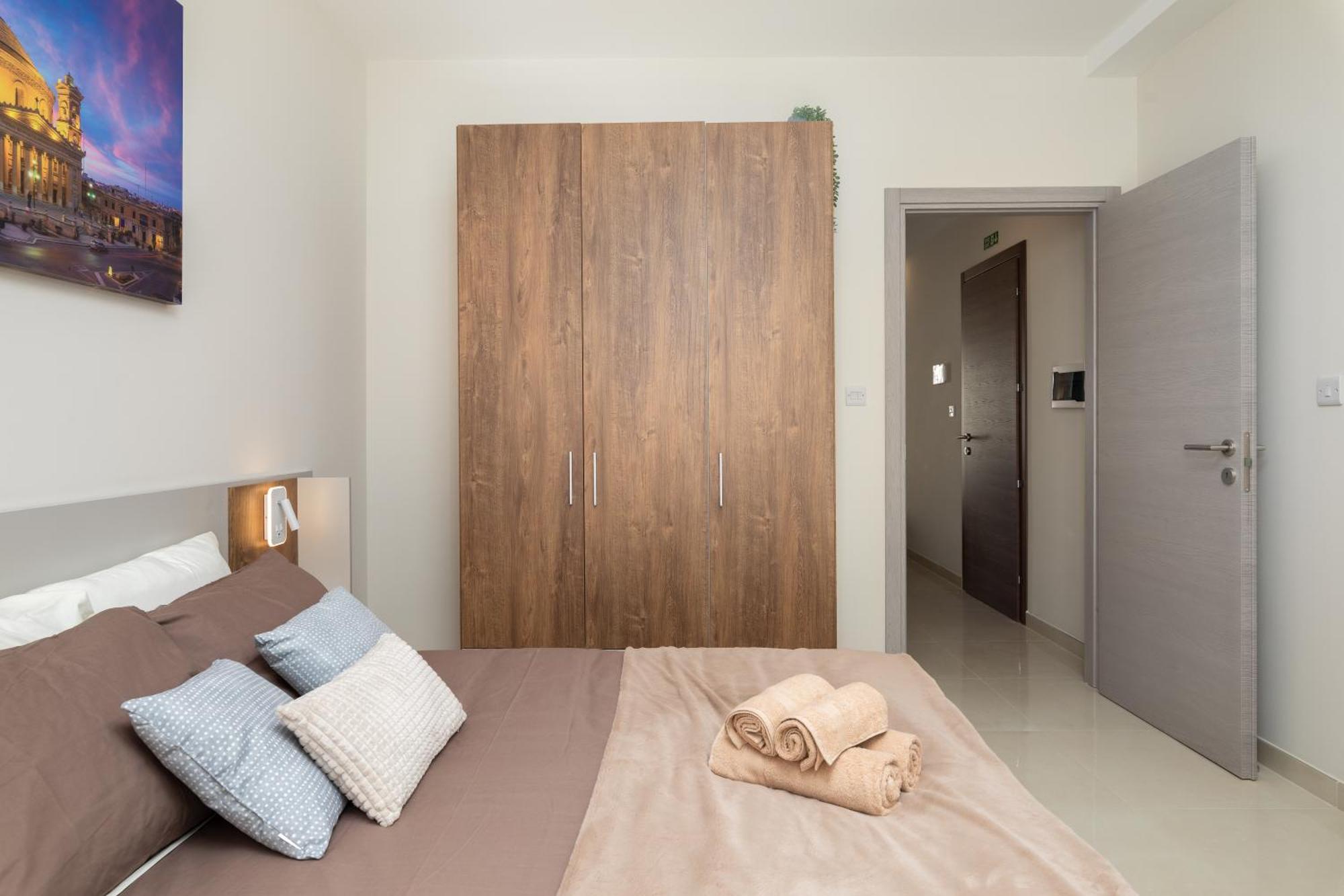Edka Suites - Modern Sunlit 2Bd Apartments With Balconies - Close To Sliema Promenade, St Julian'S & St Georges Bay グジラ エクステリア 写真