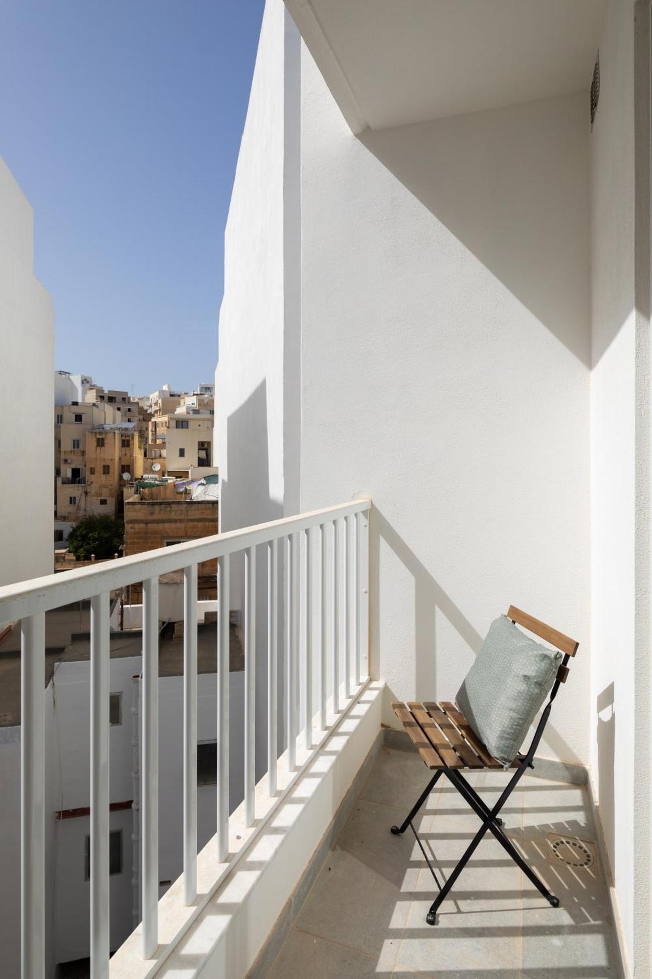 Edka Suites - Modern Sunlit 2Bd Apartments With Balconies - Close To Sliema Promenade, St Julian'S & St Georges Bay グジラ エクステリア 写真