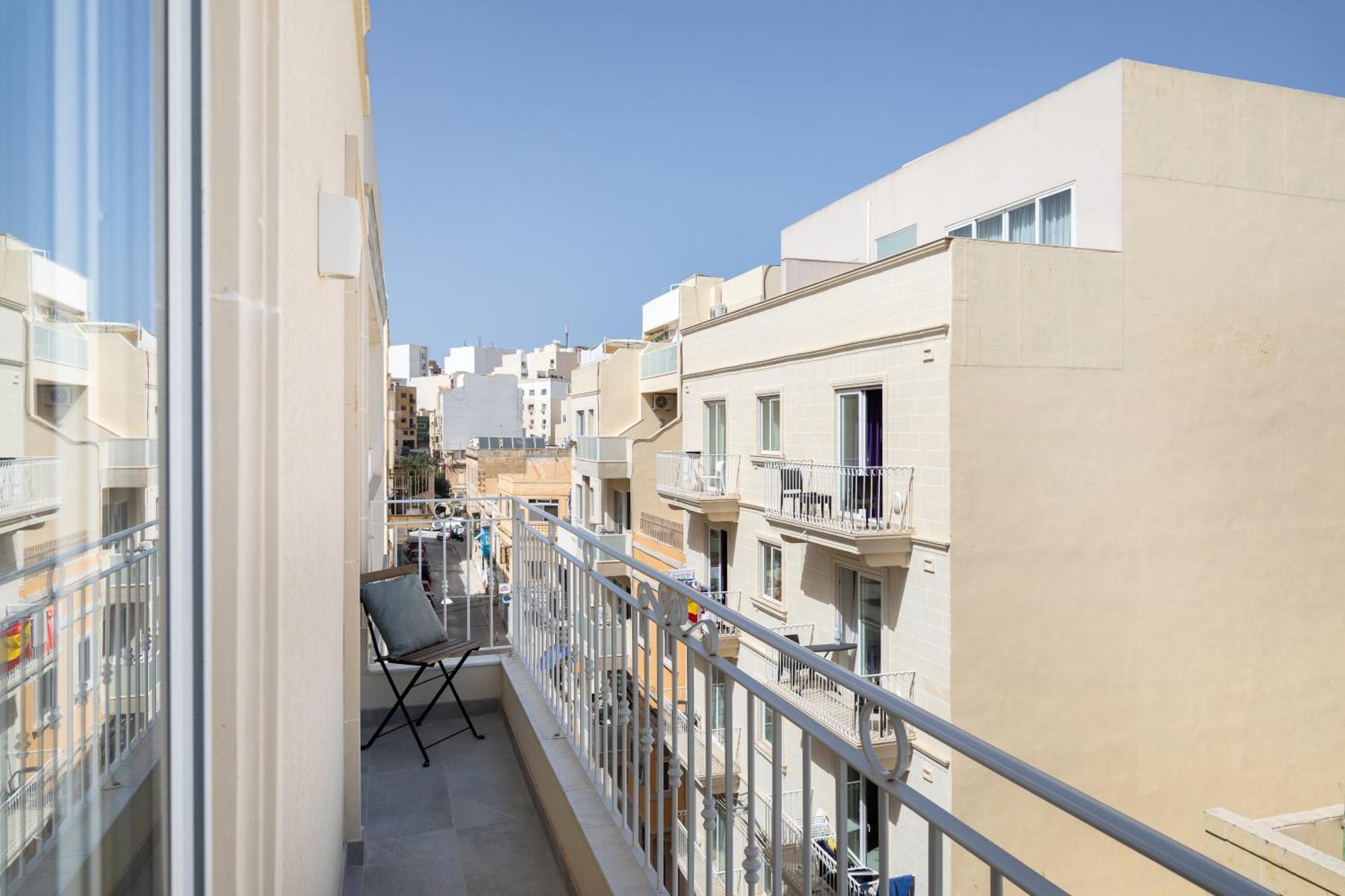 Edka Suites - Modern Sunlit 2Bd Apartments With Balconies - Close To Sliema Promenade, St Julian'S & St Georges Bay グジラ エクステリア 写真
