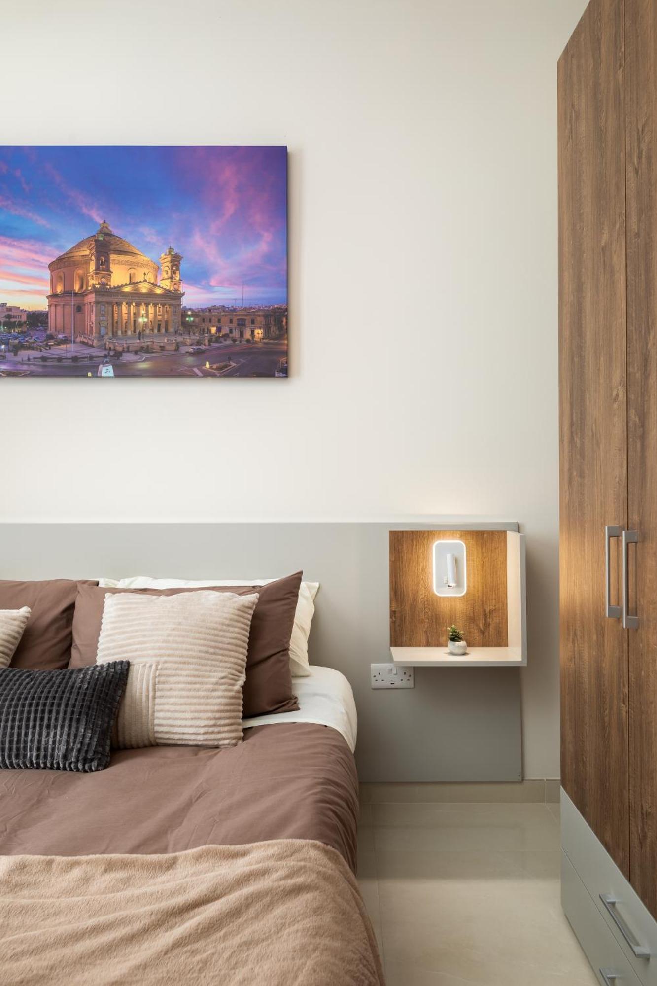 Edka Suites - Modern Sunlit 2Bd Apartments With Balconies - Close To Sliema Promenade, St Julian'S & St Georges Bay グジラ エクステリア 写真
