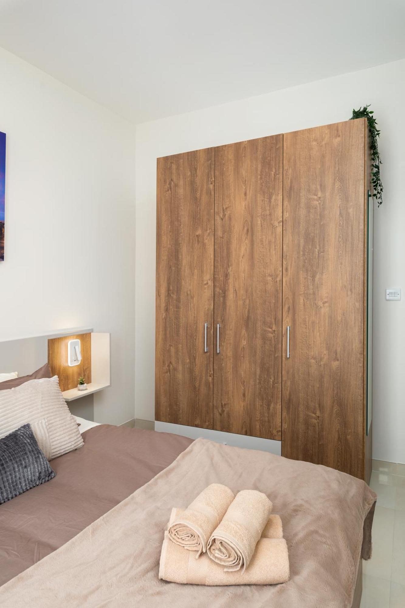 Edka Suites - Modern Sunlit 2Bd Apartments With Balconies - Close To Sliema Promenade, St Julian'S & St Georges Bay グジラ エクステリア 写真