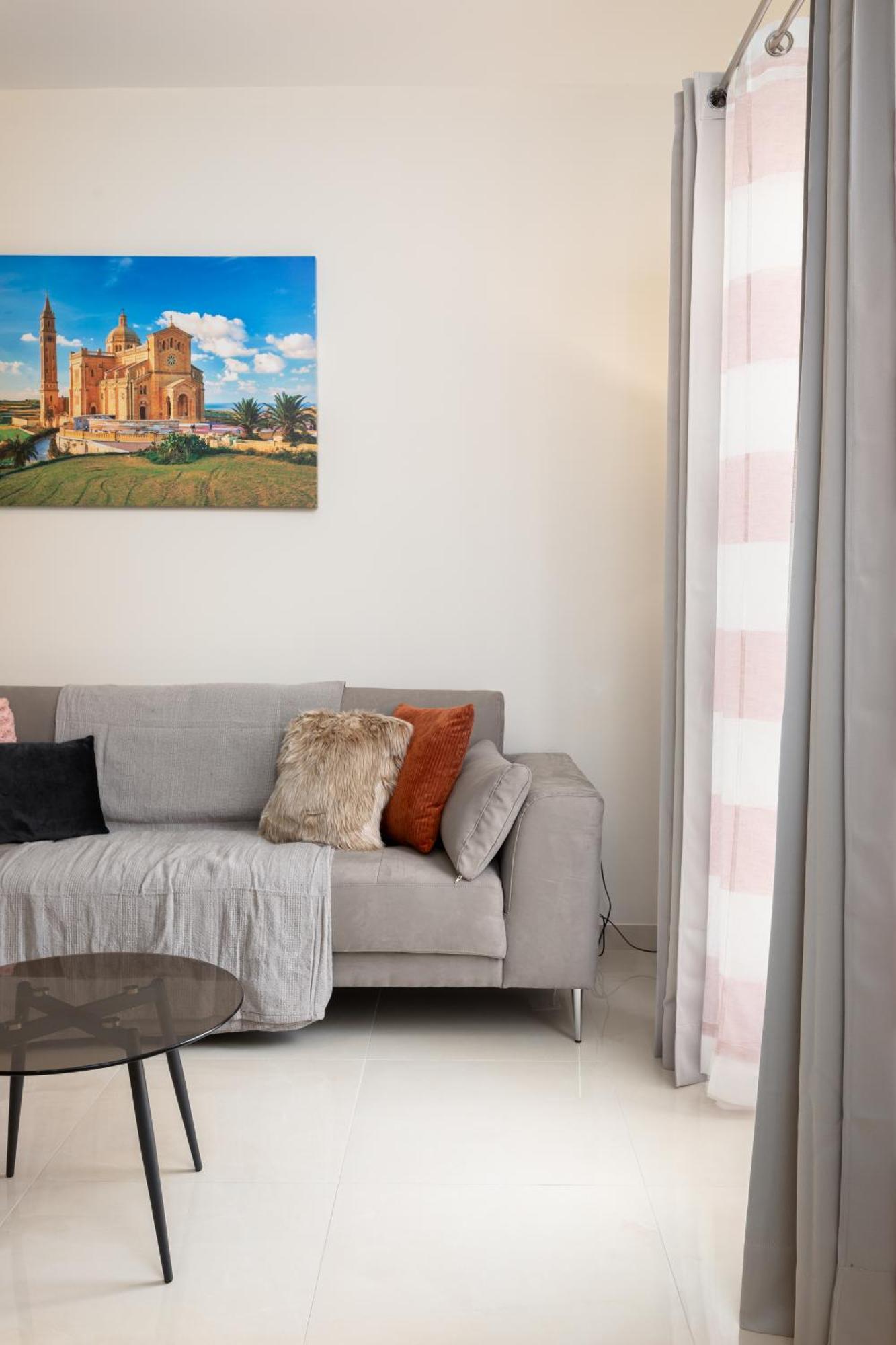 Edka Suites - Modern Sunlit 2Bd Apartments With Balconies - Close To Sliema Promenade, St Julian'S & St Georges Bay グジラ エクステリア 写真