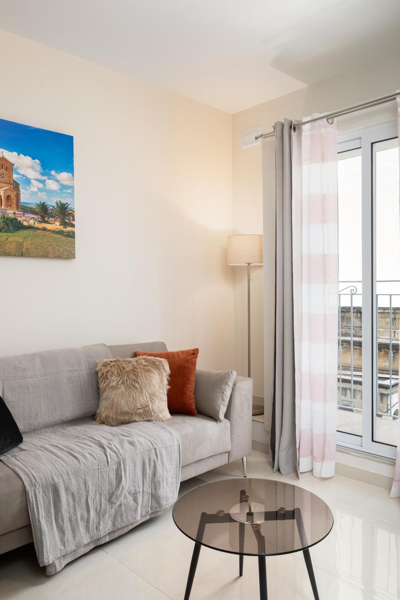 Edka Suites - Modern Sunlit 2Bd Apartments With Balconies - Close To Sliema Promenade, St Julian'S & St Georges Bay グジラ エクステリア 写真