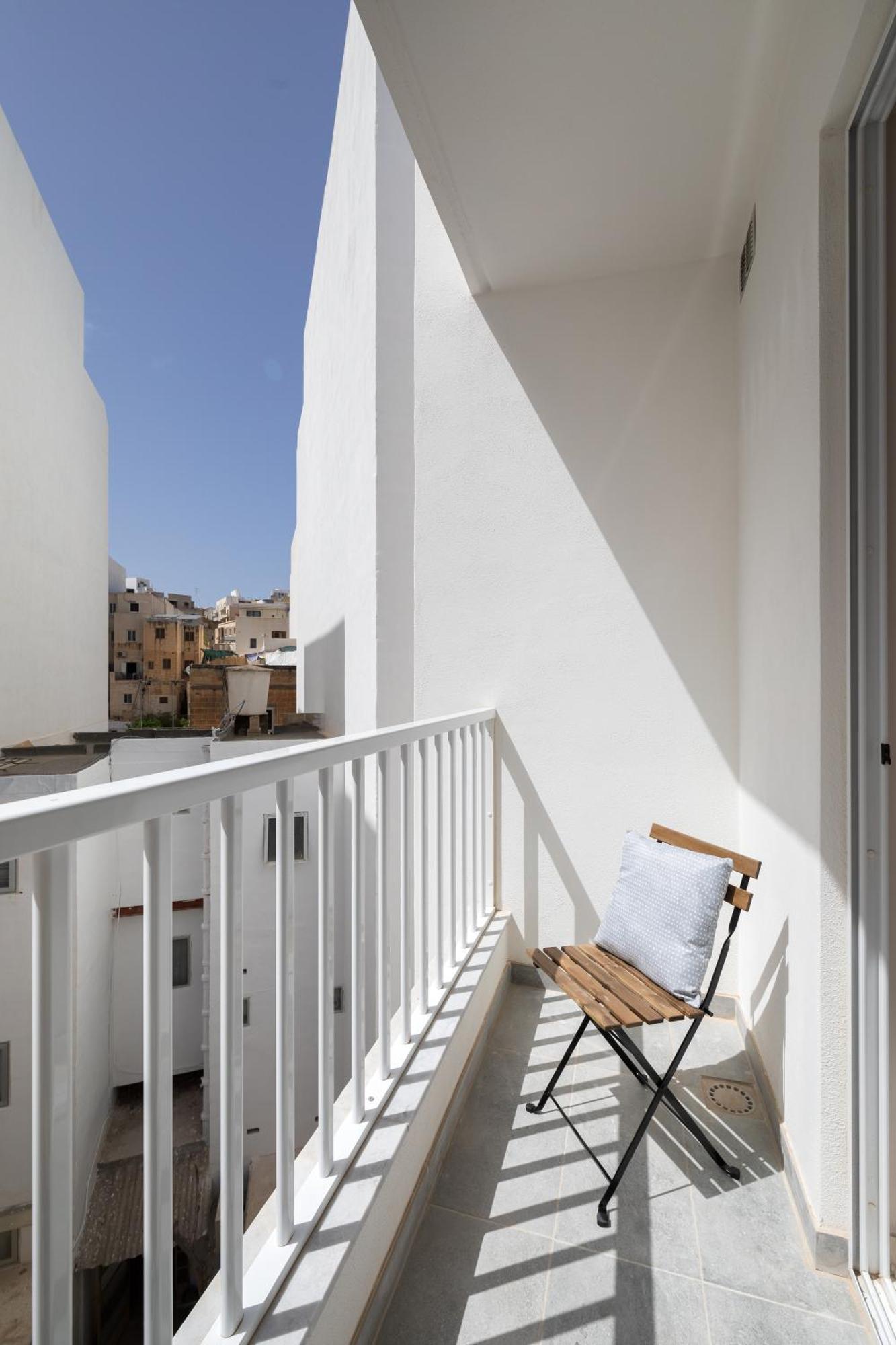 Edka Suites - Modern Sunlit 2Bd Apartments With Balconies - Close To Sliema Promenade, St Julian'S & St Georges Bay グジラ エクステリア 写真